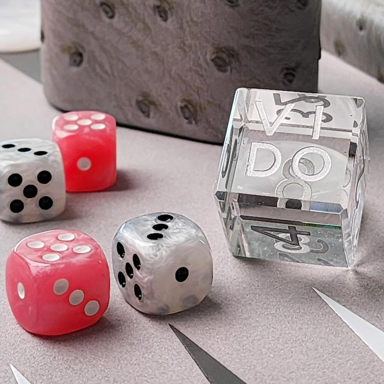 Vido Backgammon | Shop online high-quality backgammon accessories, dice, stones or checkers | Find out more on my-vido.com